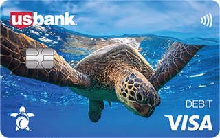 Tarjeta 2. Diseño de tarjeta de débito Visa de tortuga marina en el mar.