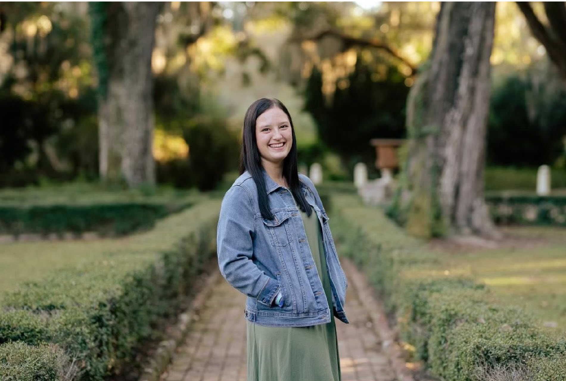 Kamdyn Lee, the grand prize winner from Denham Springs, Louisiana, who earneda $10,000 scholarship that will go toward her first-year studies this fall at Louisiana State University.